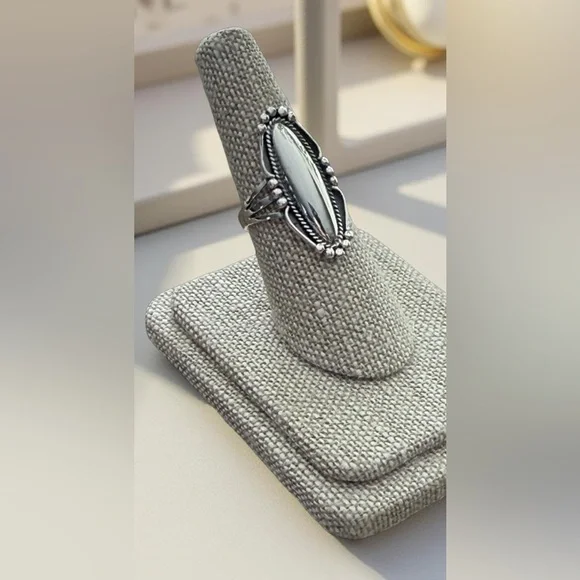 NWT 925 Sterling Silver Oval Ring! Available in sizes 7-10! NEW! - Picture 2 of 4